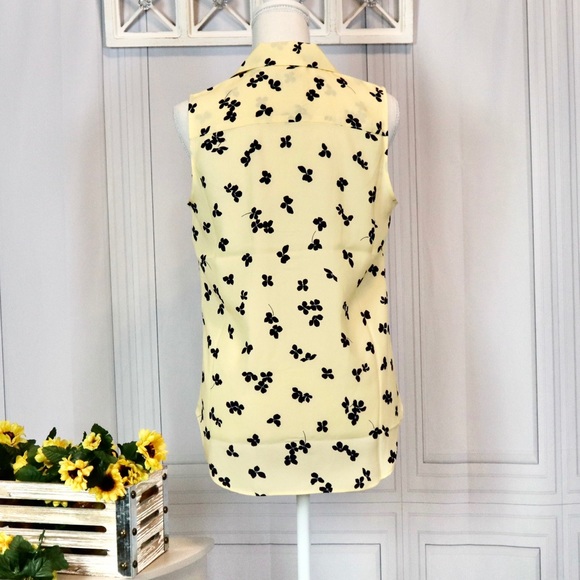 Ann Taylor. Sleeveless blouse. - Picture 3 of 4